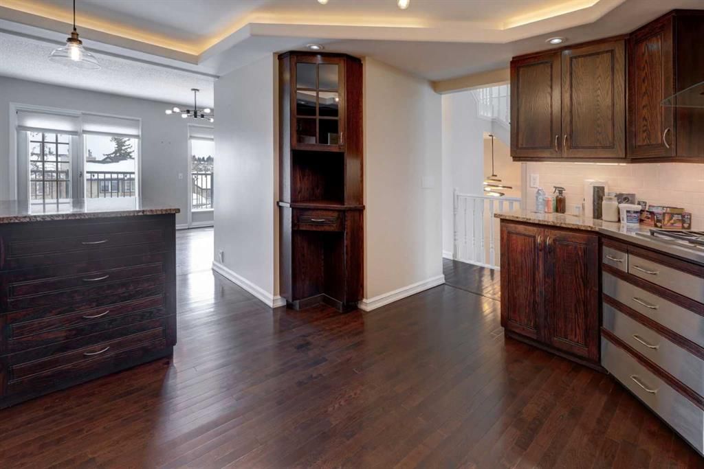 20, 448 Strathcona Drive SW, Calgary — photo 3 of 46