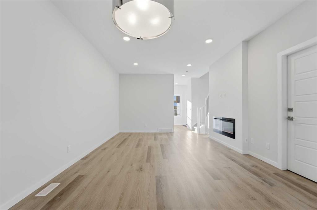 8 Heartwood Lane SE, Calgary — photo 4 of 45