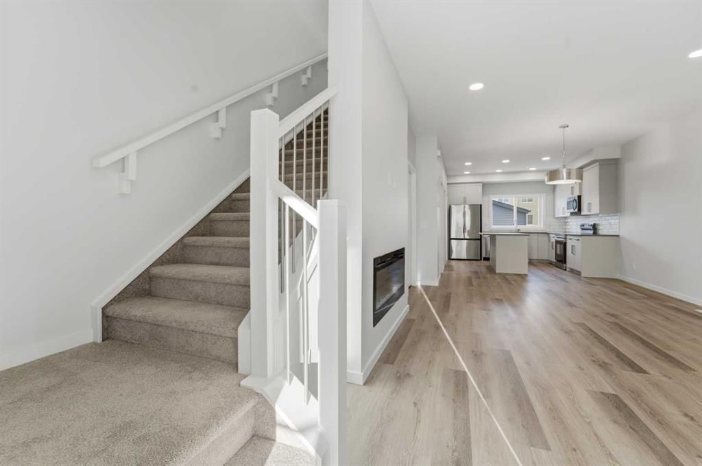 8 Heartwood Lane SE, Calgary — photo 5 of 45