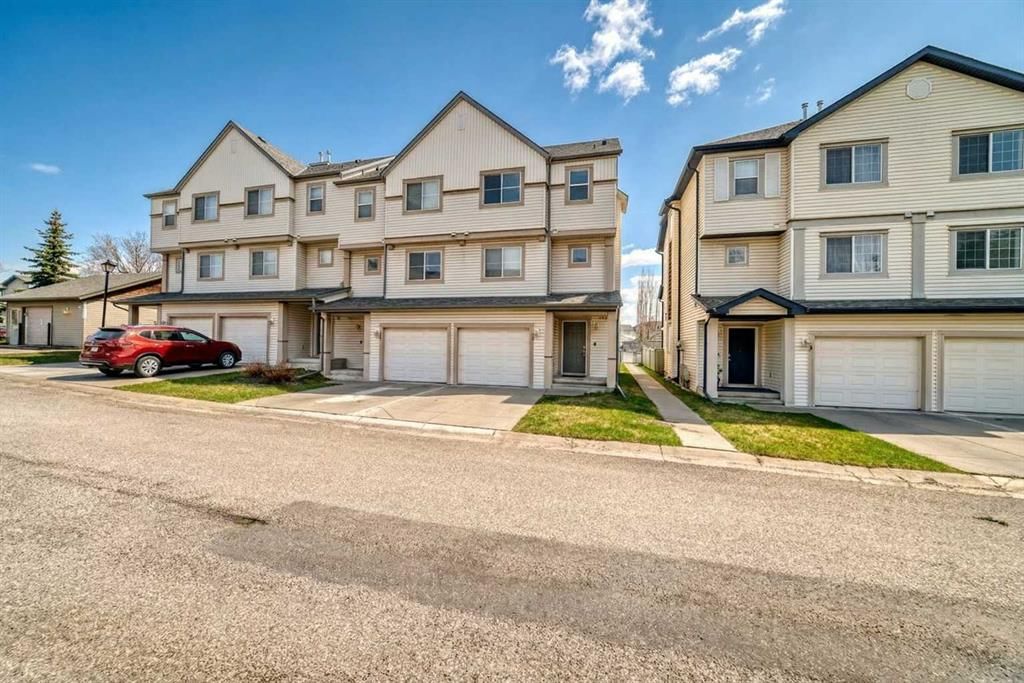 17 Copperfield Court SE, Calgary — main listing photo