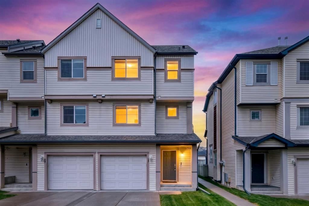 17 Copperfield Court SE, Calgary — photo 2 of 46