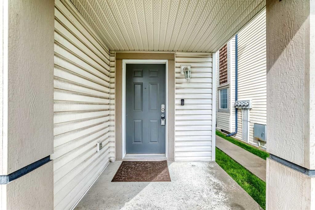 17 Copperfield Court SE, Calgary — photo 4 of 46