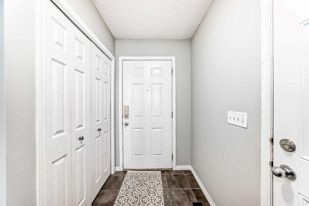 17 Copperfield Court SE, Calgary — photo 5 of 46