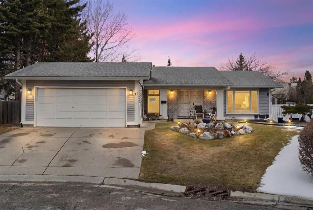 12 Thornwood Place NW, Calgary — main listing photo