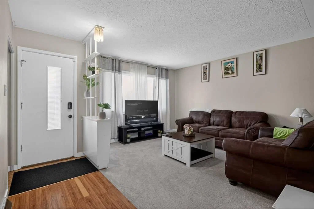 1823 38 Street SE, Calgary — photo 3 of 35