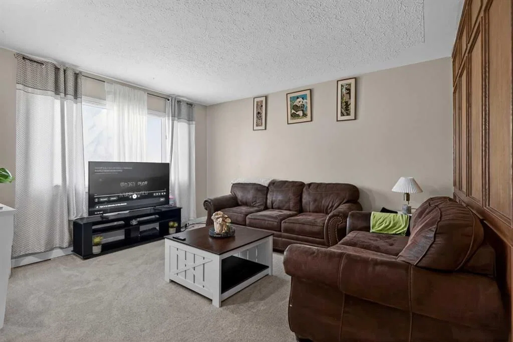 1823 38 Street SE, Calgary — photo 4 of 35
