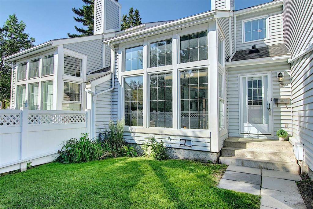 26, 28 Berwick Crescent NW, Calgary — photo 3 of 45