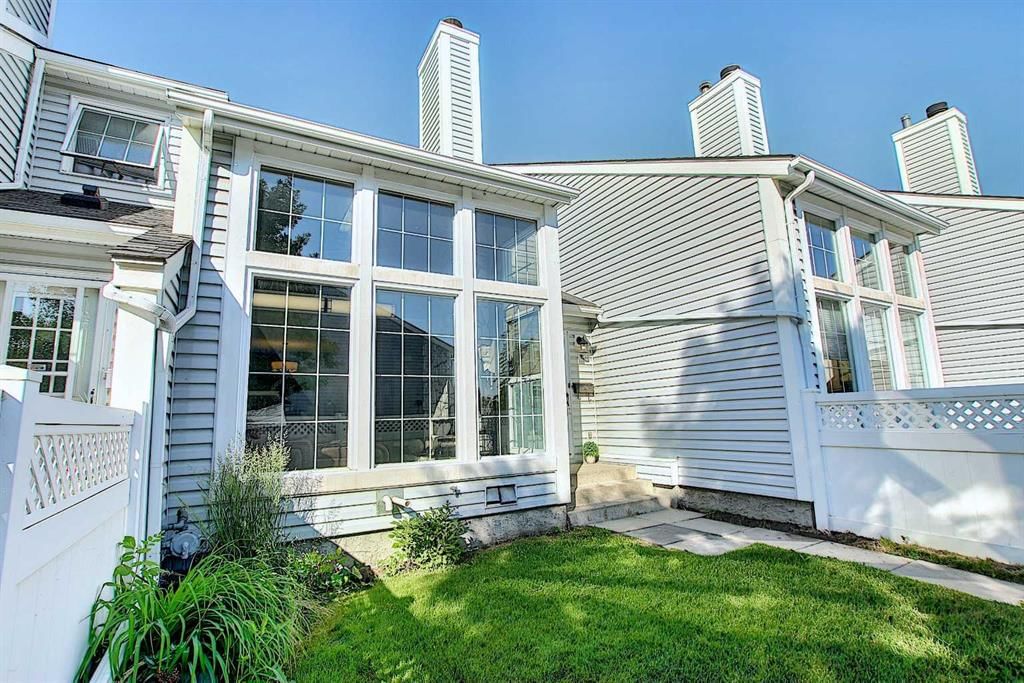 26, 28 Berwick Crescent NW, Calgary — photo 4 of 45