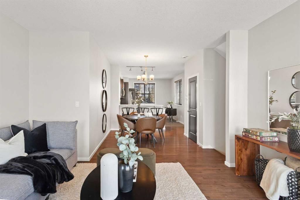 83 Evansview Gardens NW, Calgary — photo 4 of 33
