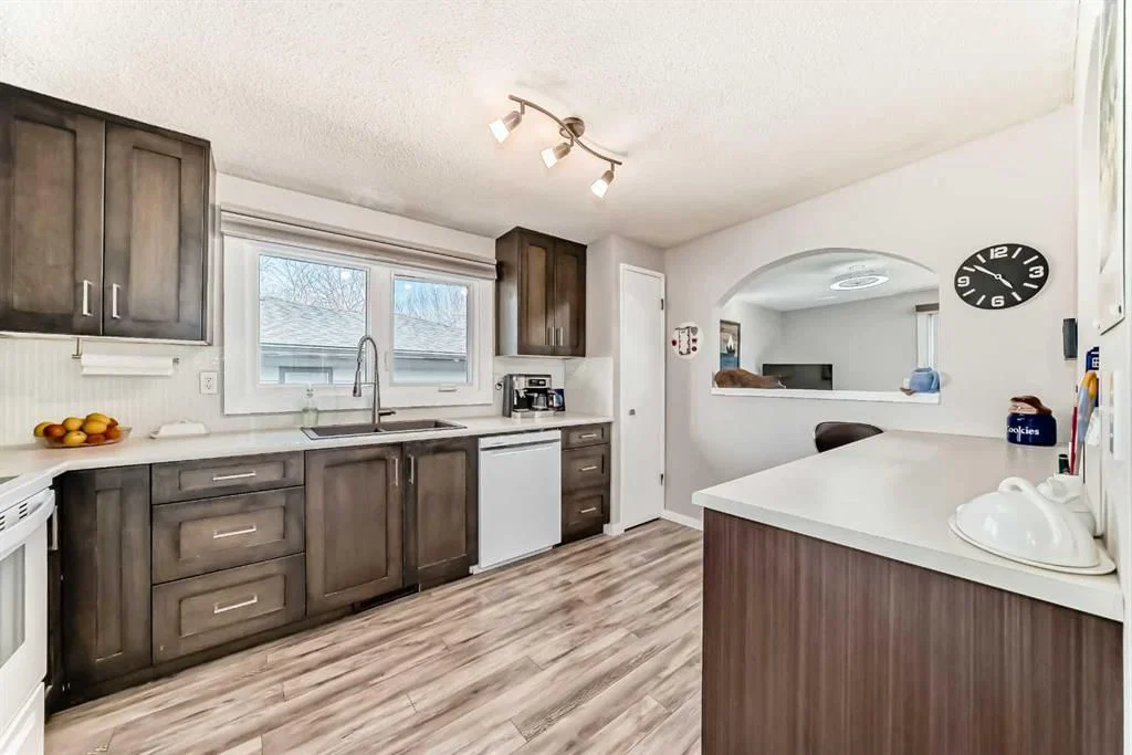 524 23 Avenue NE, Calgary — photo 3 of 30