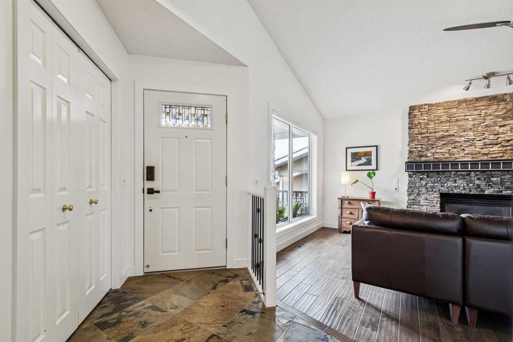 127 Mt Assiniboine Circle SE, Calgary — photo 2 of 38