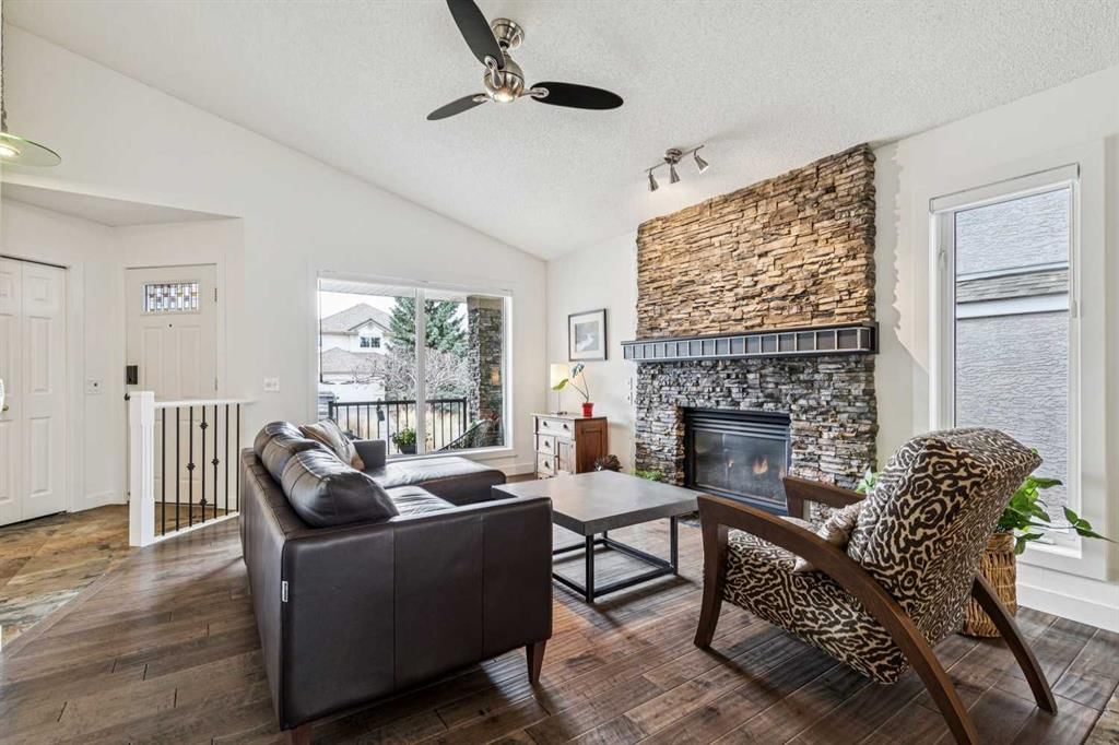 127 Mt Assiniboine Circle SE, Calgary — photo 4 of 38