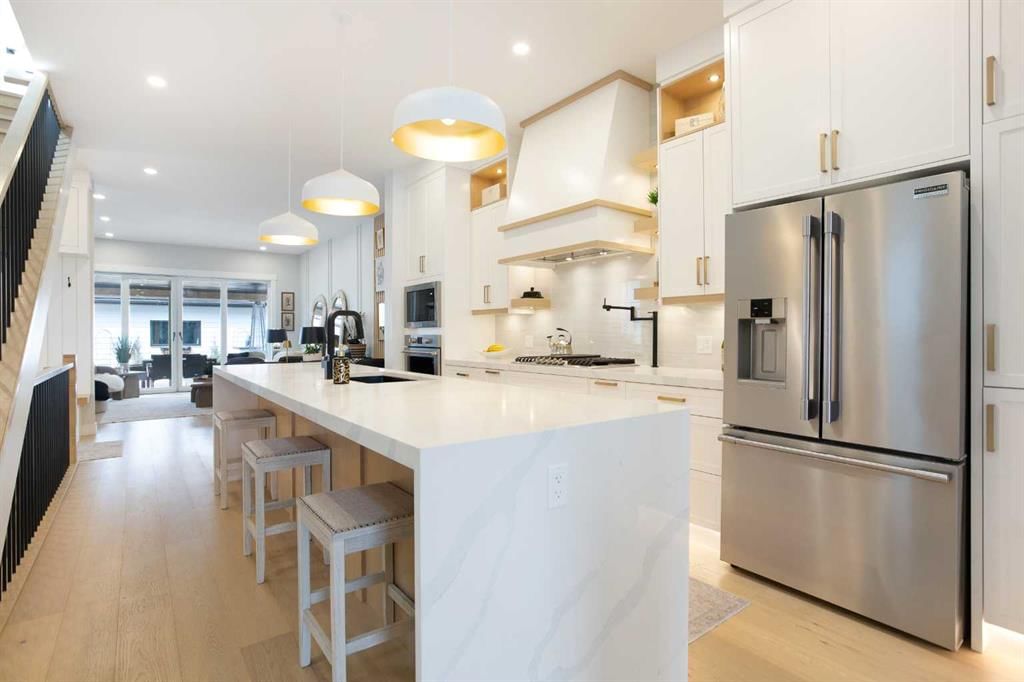 937 42 Street SW, Calgary — photo 4 of 50