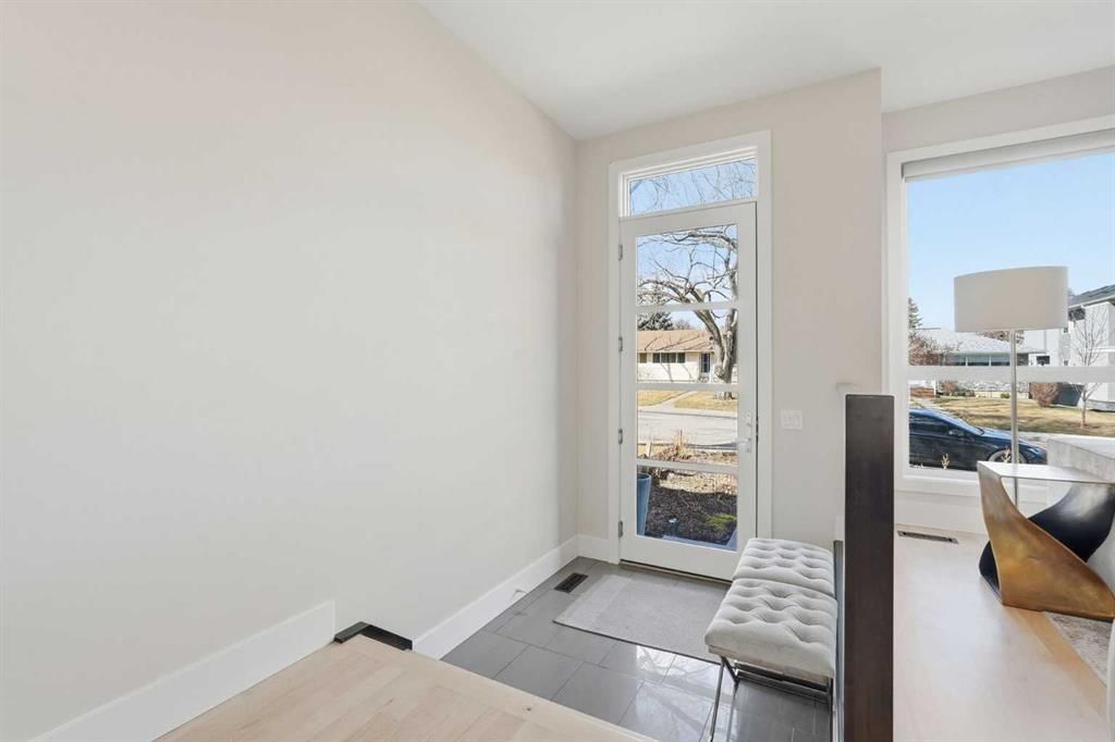 1923 49 Avenue SW, Calgary — photo 2 of 50
