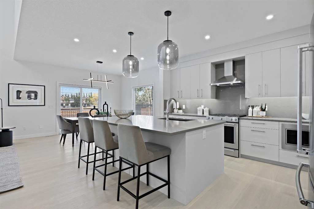 58 Westland Park SW, Calgary — photo 3 of 37