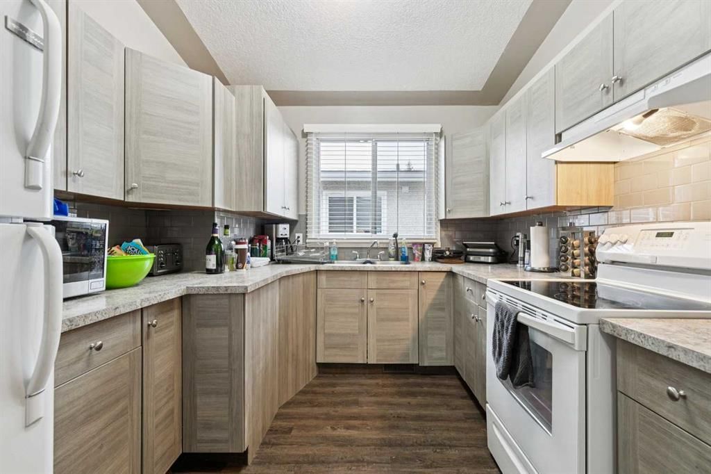 1440 45 Street SW, Calgary — photo 2 of 14