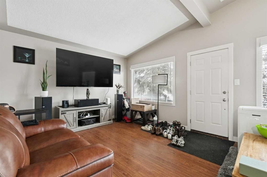 1440 45 Street SW, Calgary — photo 5 of 14
