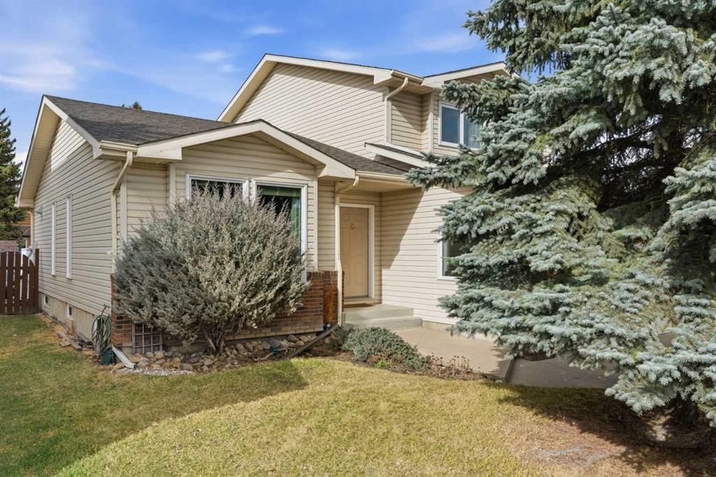 427 Woodbine Boulevard SW, Calgary — photo 3 of 46