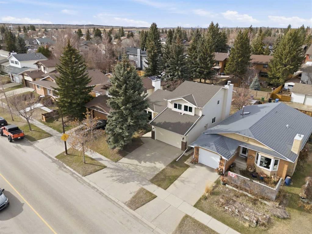 427 Woodbine Boulevard SW, Calgary — photo 5 of 46