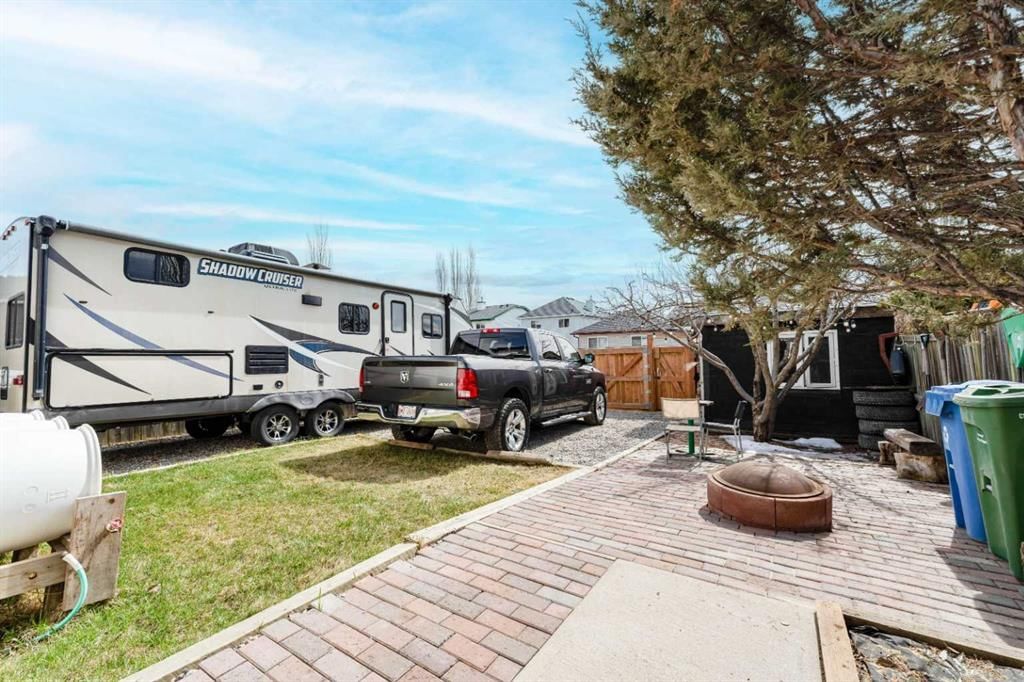 472 Country Hills Drive NW, Calgary — photo 2 of 44