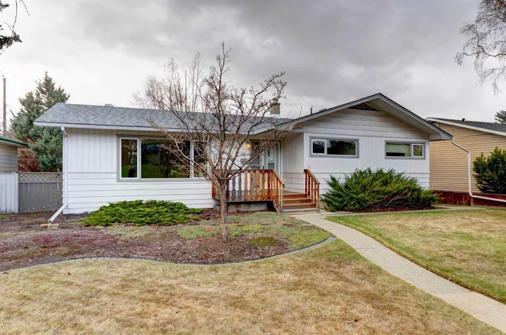 31 Gateway Drive SW, Calgary — photo 2 of 32