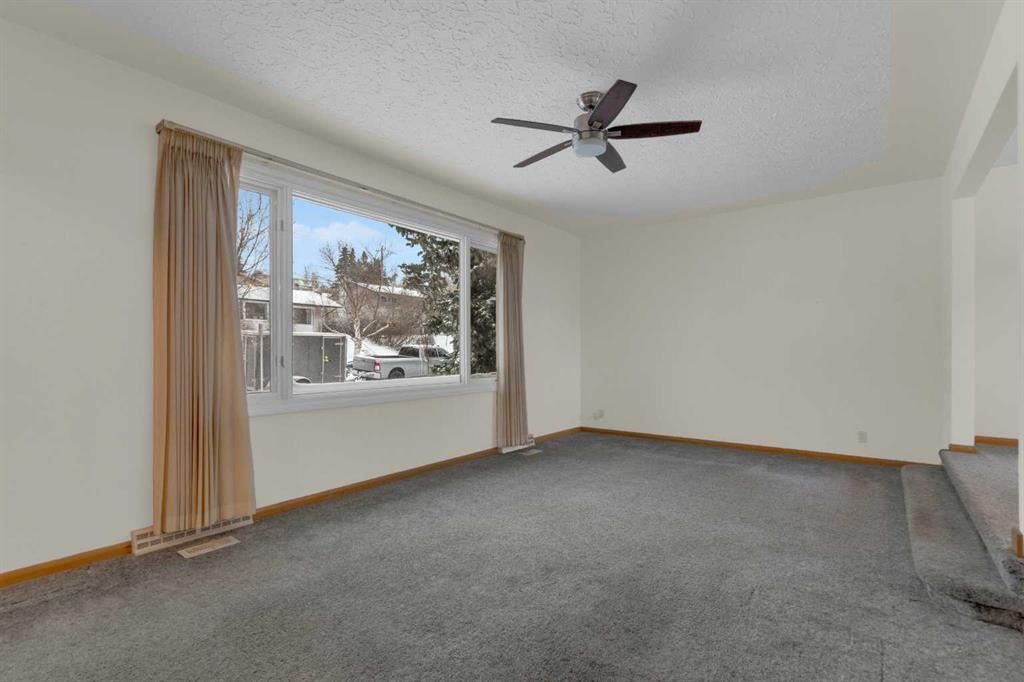 31 Gateway Drive SW, Calgary — photo 5 of 32