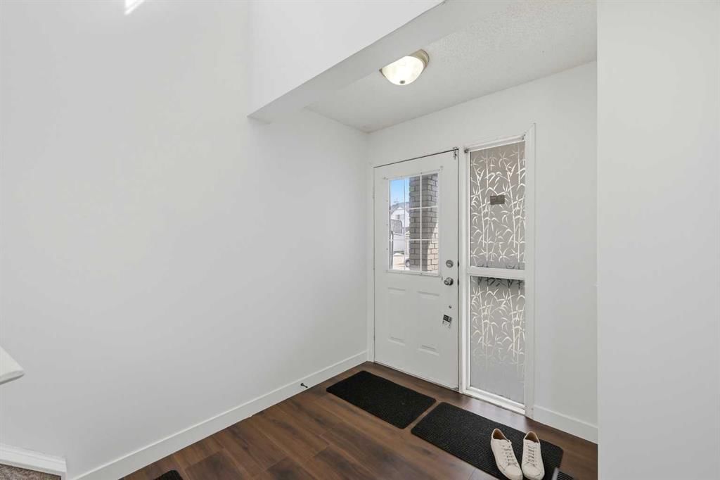 50 Saddleback Road NE, Calgary — photo 3 of 36