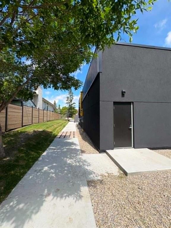 6815 26 Avenue NE, Calgary — photo 5 of 13