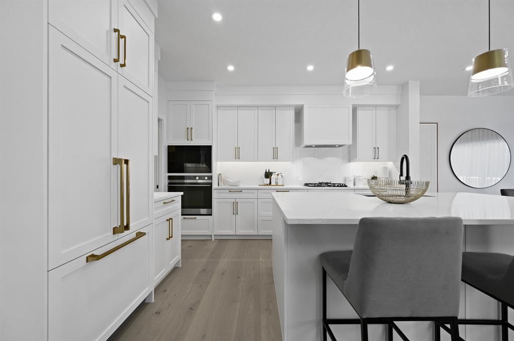 6 Westland Park SW, Calgary — photo 4 of 36