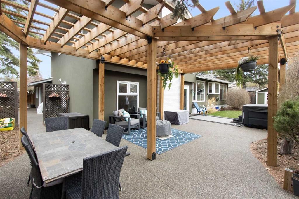 656 Willow Brook Drive SE, Calgary — photo 2 of 45