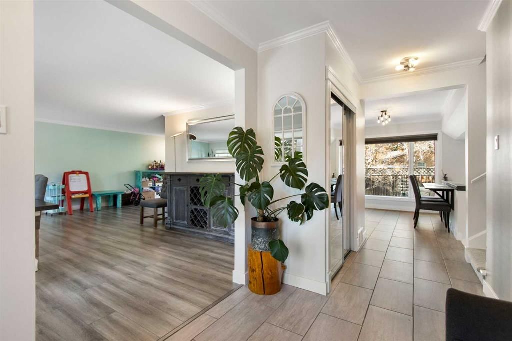 656 Willow Brook Drive SE, Calgary — photo 3 of 45