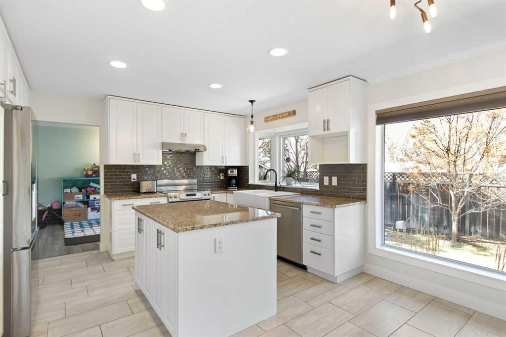656 Willow Brook Drive SE, Calgary — photo 4 of 45