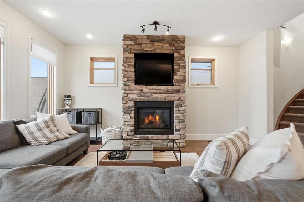 2517 21 Street SW, Calgary — photo 3 of 50