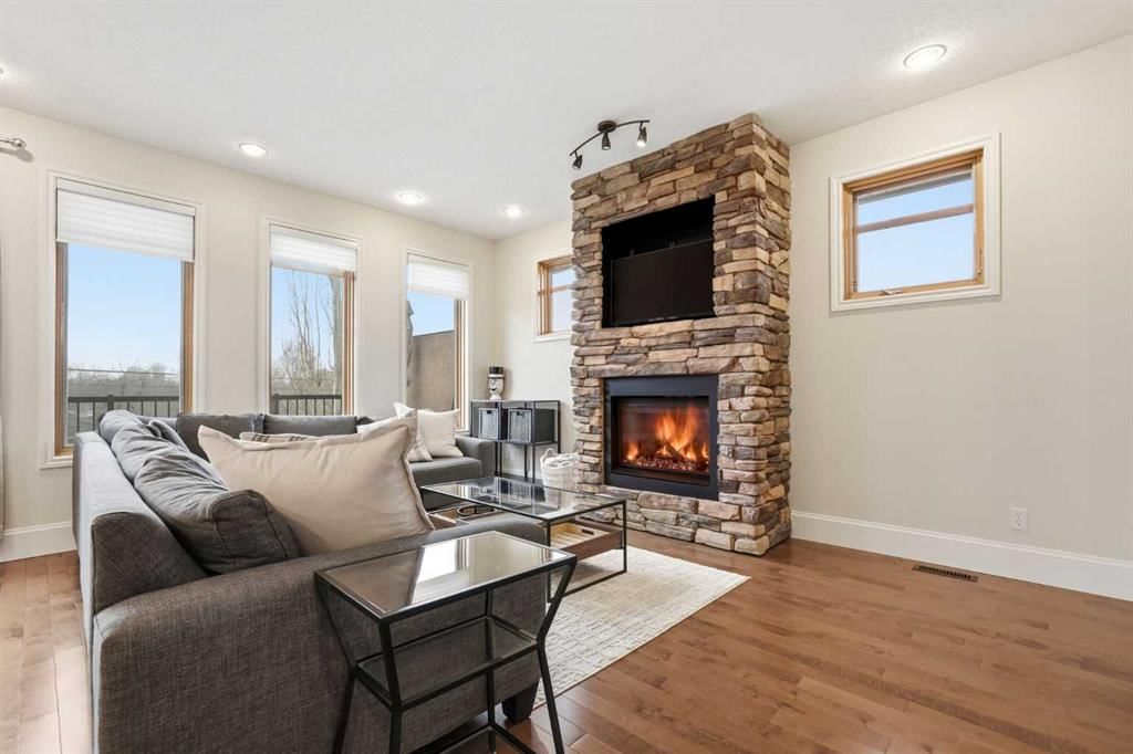 2517 21 Street SW, Calgary — photo 4 of 50
