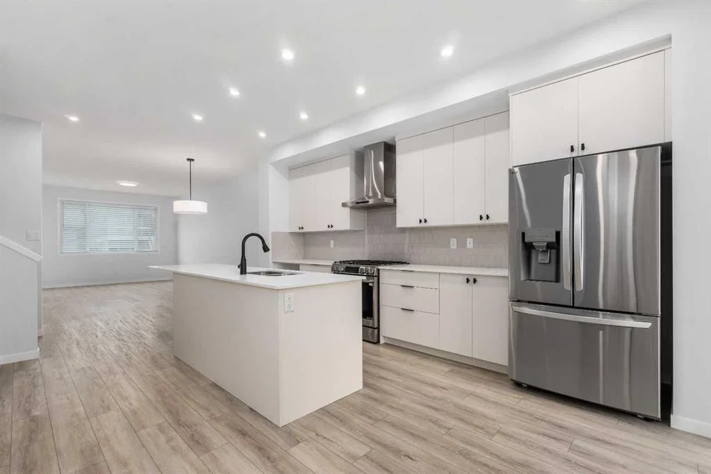 624 Rowmont Boulevard NW, Calgary — photo 3 of 38