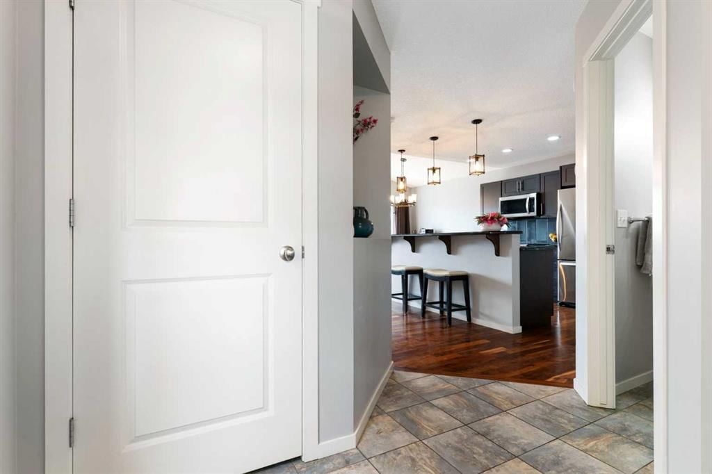 64 Sage Valley Drive NW, Calgary — photo 3 of 35