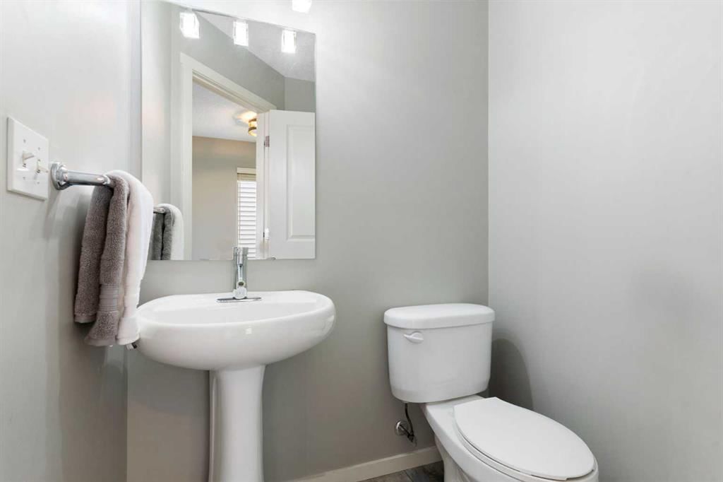 64 Sage Valley Drive NW, Calgary — photo 4 of 35