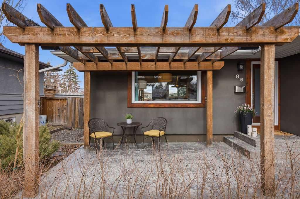 86 Warwick Drive SW, Calgary — photo 2 of 37