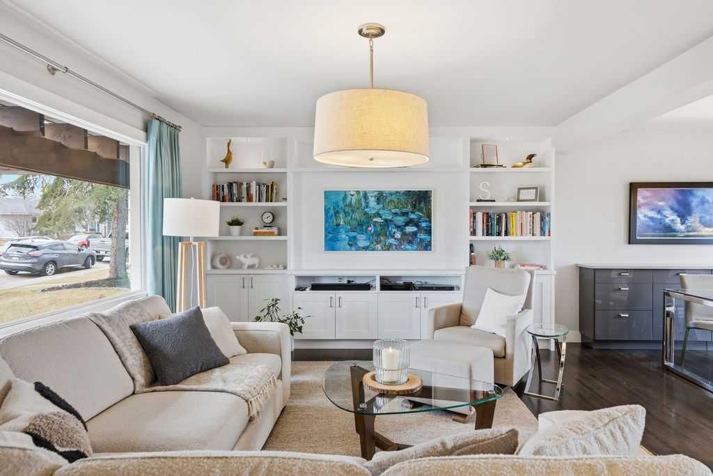 86 Warwick Drive SW, Calgary — photo 4 of 37