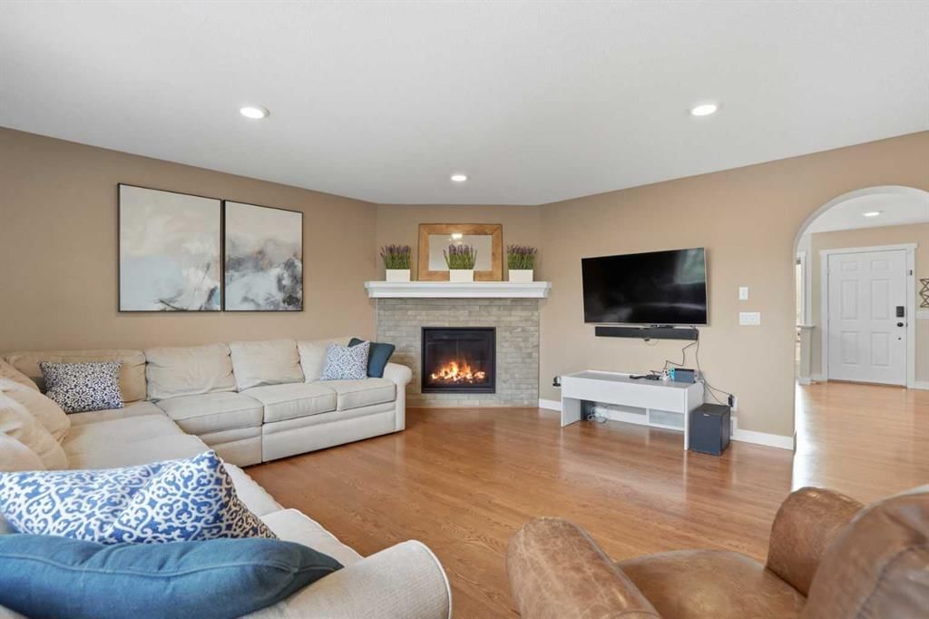 444 Douglas Glen Close SE, Calgary — photo 2 of 39