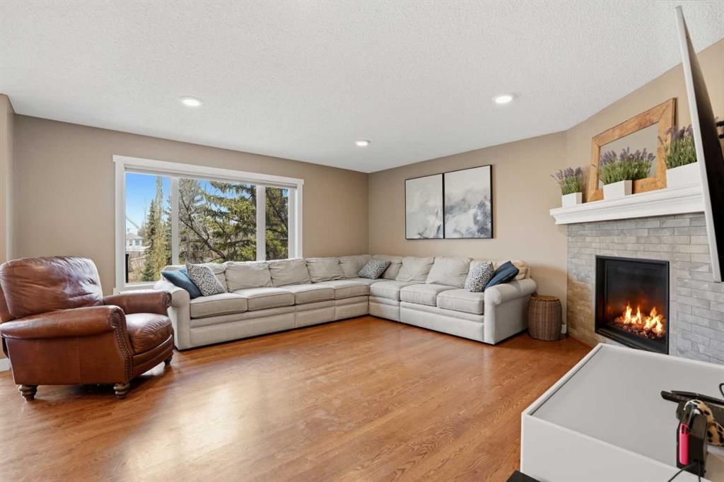 444 Douglas Glen Close SE, Calgary — photo 3 of 39