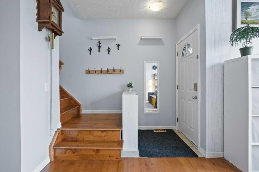 14760 Mt Mckenzie Drive SE, Calgary — photo 2 of 44