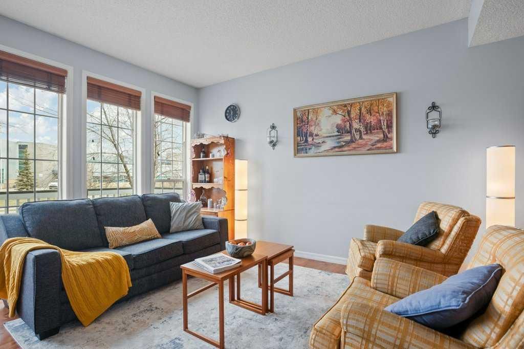14760 Mt Mckenzie Drive SE, Calgary — photo 3 of 44