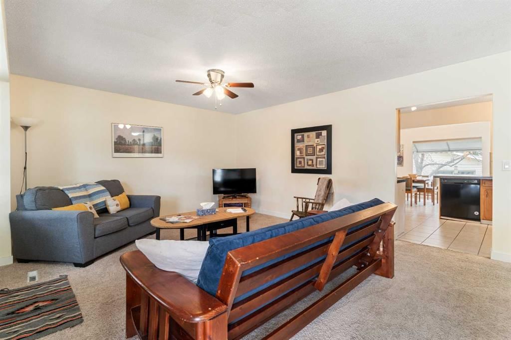 2822 40 Street SW, Calgary — photo 3 of 41