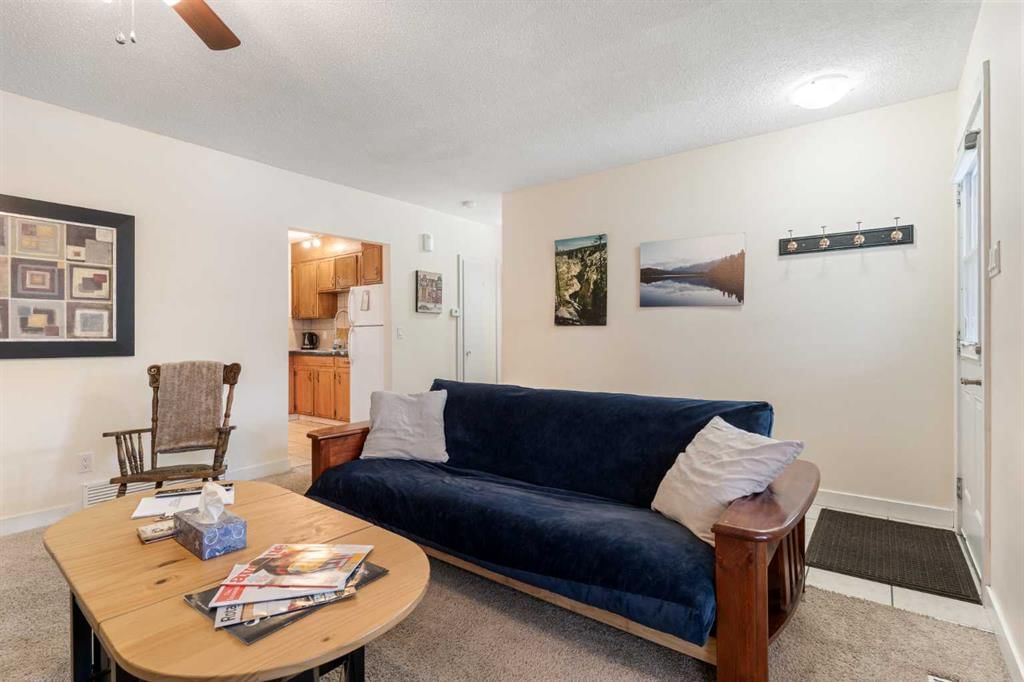 2822 40 Street SW, Calgary — photo 4 of 41
