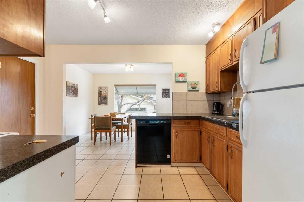 2822 40 Street SW, Calgary — photo 5 of 41