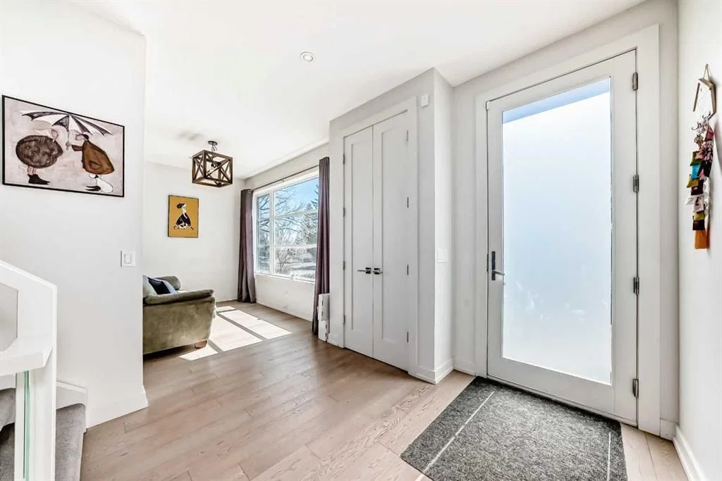 112 Hanover Road SW, Calgary — photo 2 of 41