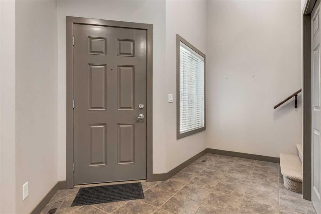 33 Everoak Circle SW, Calgary — photo 2 of 25
