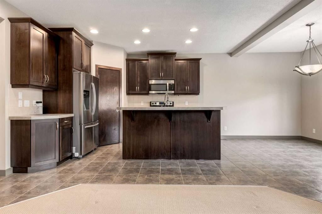 33 Everoak Circle SW, Calgary — photo 5 of 25