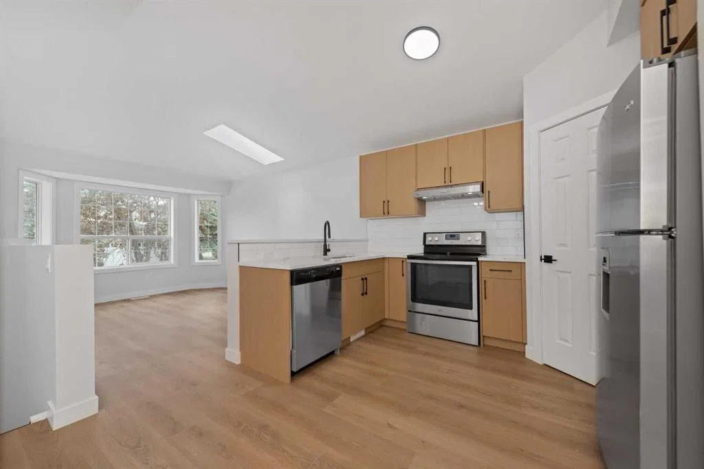 207 coral springs Circle NE, Calgary — photo 2 of 41
